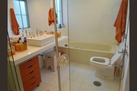 Casa de condomínio à venda com 810m², 4 quartos e 6 vagas