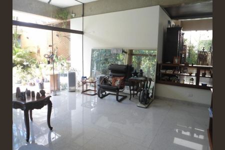 Casa de condomínio à venda com 810m², 4 quartos e 6 vagas