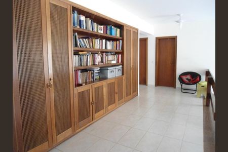 Casa de condomínio à venda com 810m², 4 quartos e 6 vagas