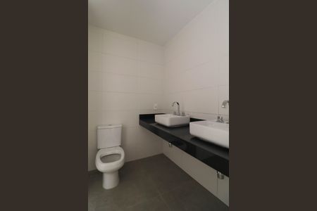 Casa de condomínio à venda com 276m², 3 quartos e 3 vagas Casa de condomínio à venda com 276m², 3 quartos e 3 vagasBanheiro da Suíte