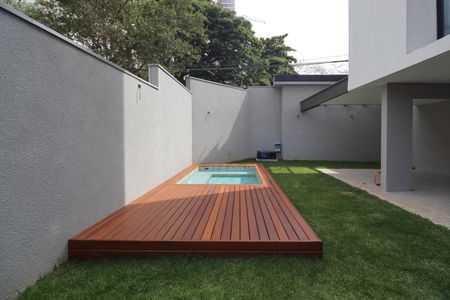 Casa de condomínio à venda com 276m², 3 quartos e 3 vagas Casa de condomínio à venda com 276m², 3 quartos e 3 vagasPiscina