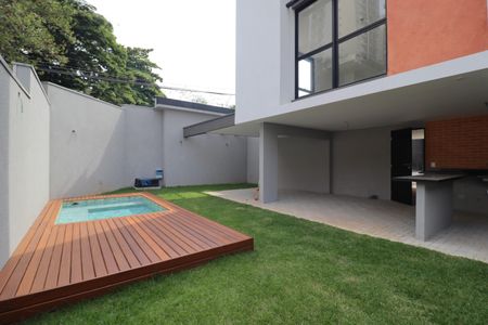 Casa de condomínio à venda com 276m², 3 quartos e 3 vagas Casa de condomínio à venda com 276m², 3 quartos e 3 vagasPiscina