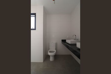 Casa de condomínio à venda com 276m², 3 quartos e 3 vagas Casa de condomínio à venda com 276m², 3 quartos e 3 vagasBanheiro da Suíte