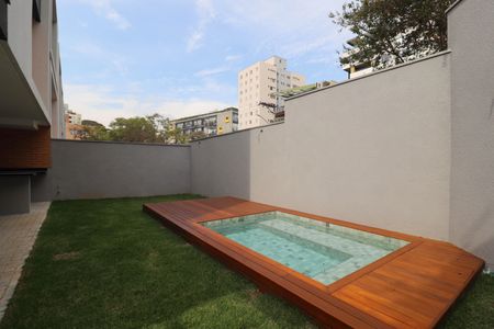 Casa de condomínio à venda com 276m², 3 quartos e 3 vagas Casa de condomínio à venda com 276m², 3 quartos e 3 vagasPiscina