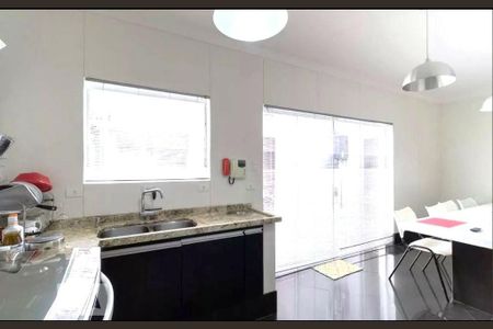 Casa à venda com 200m², 4 quartos e 2 vagas