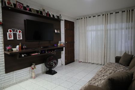 Casa à venda com 110m², 3 quartos e 2 vagasSala