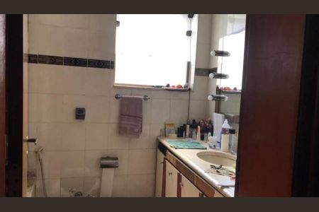 Casa à venda com 196m², 3 quartos e 5 vagas