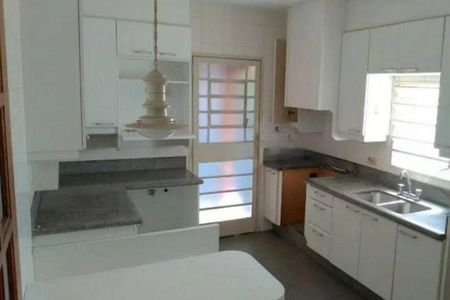 Casa à venda com 120m², 2 quartos e 3 vagas