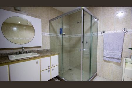 Casa de condomínio à venda com 360m², 5 quartos e 2 vagas Casa de condomínio à venda com 360m², 5 quartos e 2 vagasBanheiro da Suíte 3