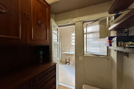 Apartamento à venda com 138m², 3 quartos e 2 vagas Apartamento à venda com 138m², 3 quartos e 2 vagasQuarto de Serviço