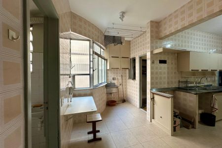 Apartamento à venda com 138m², 3 quartos e 2 vagas Apartamento à venda com 138m², 3 quartos e 2 vagasÁrea de Serviço