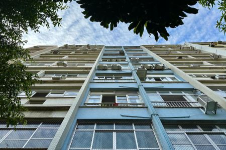 Apartamento à venda com 138m², 3 quartos e 2 vagas Apartamento à venda com 138m², 3 quartos e 2 vagasFachada