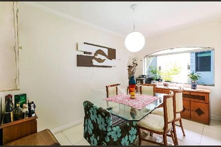 Casa à venda com 255m², 4 quartos e 3 vagas