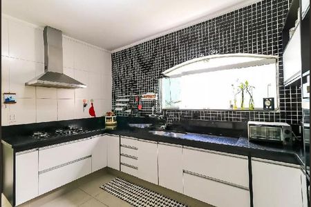 Casa à venda com 255m², 4 quartos e 3 vagas