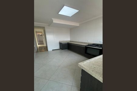Casa à venda com 106m², 3 quartos e 5 vagas