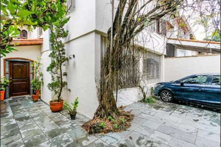 Casa à venda com 234m², 3 quartos e 4 vagas
