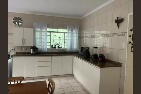 Casa à venda com 200m², 3 quartos e 3 vagas