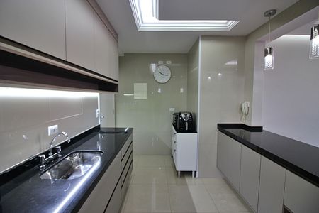 Apartamento à venda com 100m², 2 quartos e 2 vagasCozinha