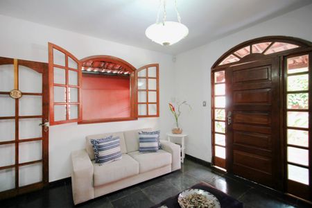 Casa à venda com 226m², 4 quartos e 2 vagasSala