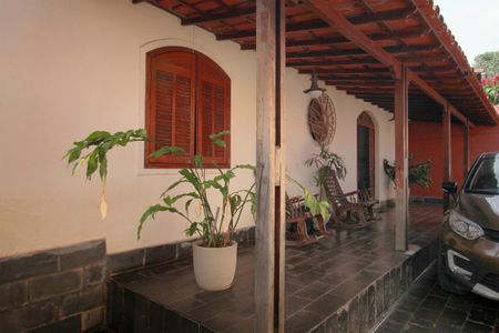 Casa à venda com 226m², 4 quartos e 2 vagasVaranda frente