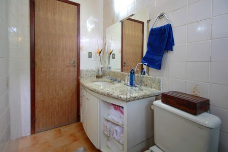 Casa à venda com 226m², 4 quartos e 2 vagasBanheiro