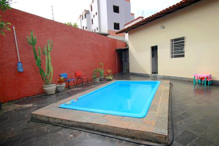 Casa à venda com 226m², 4 quartos e 2 vagasQuintal