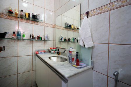 Casa à venda com 226m², 4 quartos e 2 vagasBanheiro da Suíte