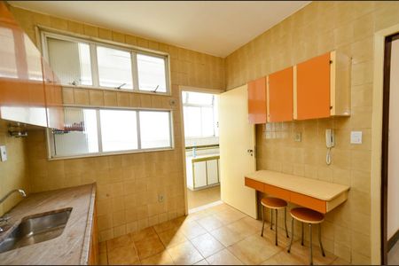 Apartamento à venda com 105m², 4 quartos e 2 vagas Apartamento à venda com 105m², 4 quartos e 2 vagasCozinha