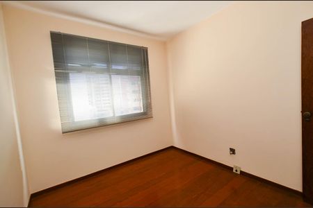 Apartamento à venda com 105m², 4 quartos e 2 vagas Apartamento à venda com 105m², 4 quartos e 2 vagasQuarto1
