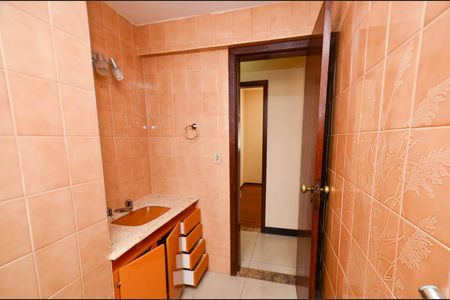 Apartamento à venda com 105m², 4 quartos e 2 vagas Apartamento à venda com 105m², 4 quartos e 2 vagasBanheiro social