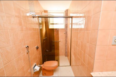 Apartamento à venda com 105m², 4 quartos e 2 vagas Apartamento à venda com 105m², 4 quartos e 2 vagasBanheiro social