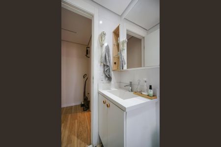 Apartamento para alugar com 47m², 2 quartos e 1 vaga Apartamento para alugar com 47m², 2 quartos e 1 vagaBanheiro