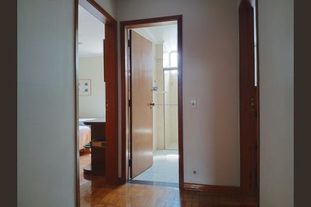 Apartamento à venda com 234m², 4 quartos e 3 vagas Apartamento à venda com 234m², 4 quartos e 3 vagasCorredor