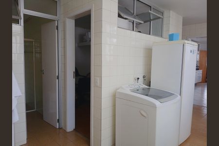 Apartamento à venda com 234m², 4 quartos e 3 vagas Apartamento à venda com 234m², 4 quartos e 3 vagasÁrea de Serviço