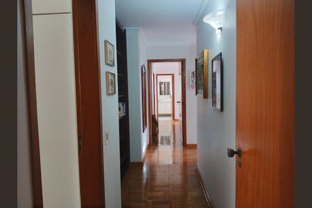 Apartamento à venda com 234m², 4 quartos e 3 vagas Apartamento à venda com 234m², 4 quartos e 3 vagasCorredor