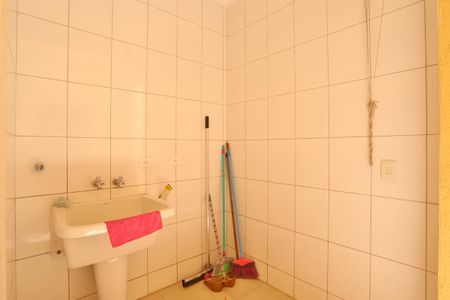 Casa à venda com 200m², 4 quartos e 2 vagas Casa à venda com 200m², 4 quartos e 2 vagasLavanderia