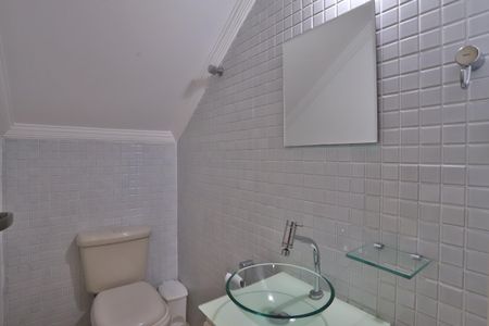 Casa à venda com 200m², 4 quartos e 2 vagas Casa à venda com 200m², 4 quartos e 2 vagasLavabo