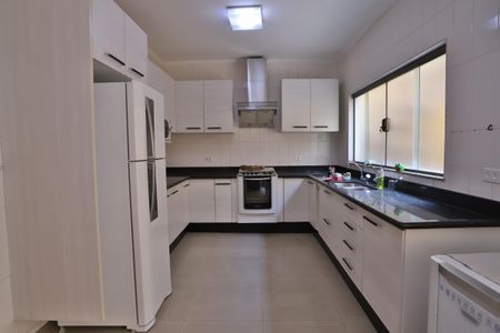 Casa à venda com 200m², 4 quartos e 2 vagas Casa à venda com 200m², 4 quartos e 2 vagasCozinha
