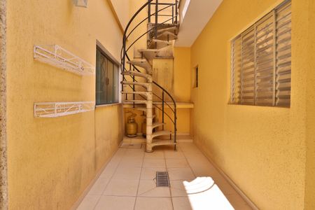 Casa à venda com 200m², 4 quartos e 2 vagas Casa à venda com 200m², 4 quartos e 2 vagasQuintal