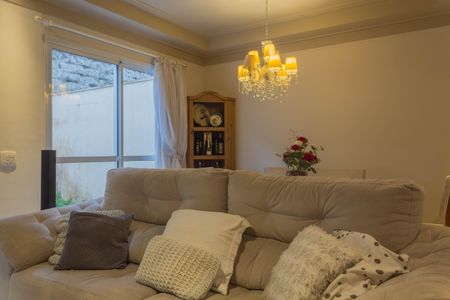 Casa de condomínio à venda com 130m², 3 quartos e 3 vagas Casa de condomínio à venda com 130m², 3 quartos e 3 vagasSala