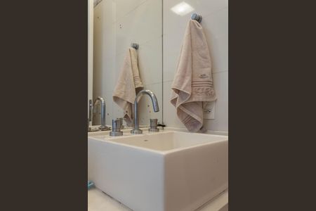 Casa de condomínio à venda com 130m², 3 quartos e 3 vagas Casa de condomínio à venda com 130m², 3 quartos e 3 vagasBanheiro da Suíte 1