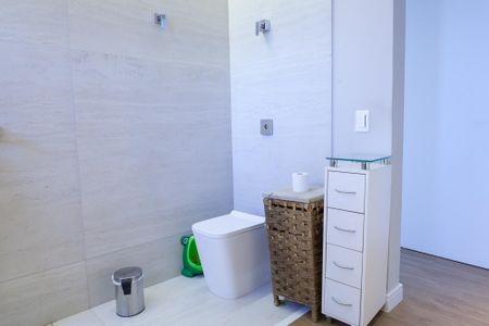 Casa de condomínio à venda com 344m², 4 quartos e 4 vagas Casa de condomínio à venda com 344m², 4 quartos e 4 vagasBanheiro da Suíte 3