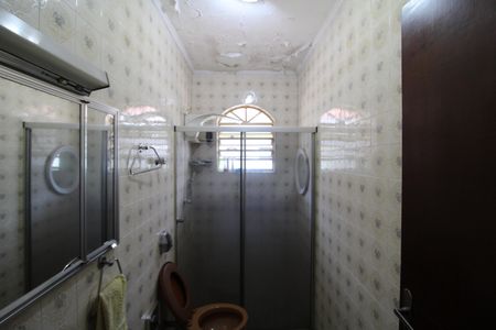 Casa à venda com 167m², 4 quartos e 4 vagasBanheiro 2