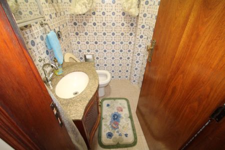 Casa à venda com 167m², 4 quartos e 4 vagasBanheiro 1