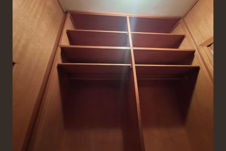 Apartamento à venda com 121m², 3 quartos e 1 vaga Apartamento à venda com 121m², 3 quartos e 1 vagaCloset da suíte