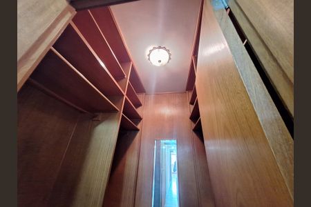 Apartamento à venda com 121m², 3 quartos e 1 vaga Apartamento à venda com 121m², 3 quartos e 1 vagaCloset da suíte