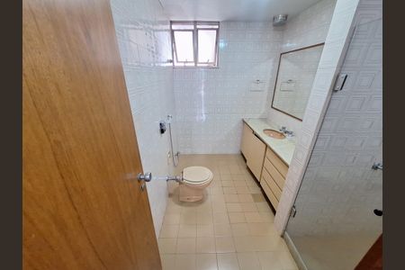 Apartamento à venda com 121m², 3 quartos e 1 vaga Apartamento à venda com 121m², 3 quartos e 1 vagaBanheiro da suíte