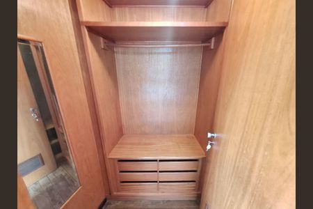 Apartamento à venda com 121m², 3 quartos e 1 vaga Apartamento à venda com 121m², 3 quartos e 1 vagaCloset do quarto 1