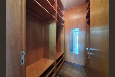 Apartamento à venda com 121m², 3 quartos e 1 vaga Apartamento à venda com 121m², 3 quartos e 1 vagaCloset da suíte