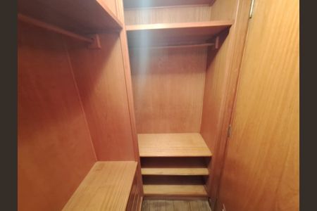 Apartamento à venda com 121m², 3 quartos e 1 vaga Apartamento à venda com 121m², 3 quartos e 1 vagaCloset do quarto 1